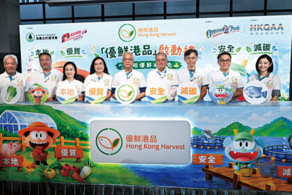 临时遮白发产品怎么选？发粉、遮色棒与喷雾的使用区别